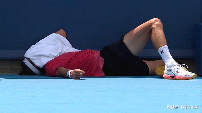 先是以两个, 的美国一哥