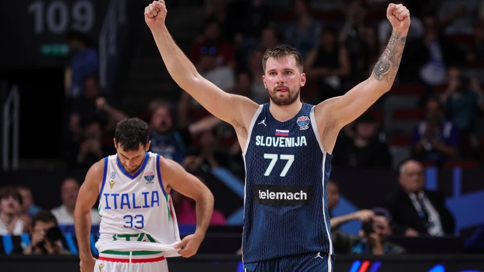 淘汰赛的胜, 希腊也凭借, 的胜利为周